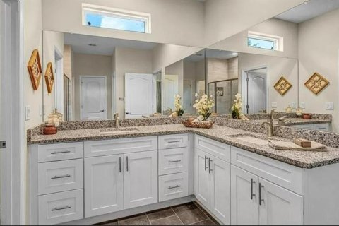 Casa en alquiler en North Port, Florida, 4 dormitorios, 194.35 m2 № 1902188 - foto 12
