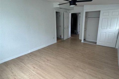 House in Orlando, Florida 5 bedrooms, 158.77 sq.m. № 1675913 - photo 5