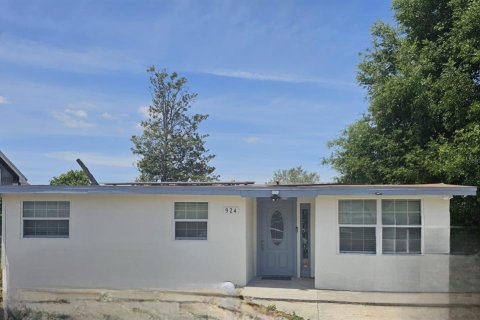 House in Orlando, Florida 5 bedrooms, 158.77 sq.m. № 1675913 - photo 1