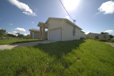 Commercial property in Lehigh Acres, Florida № 1887913 - photo 11