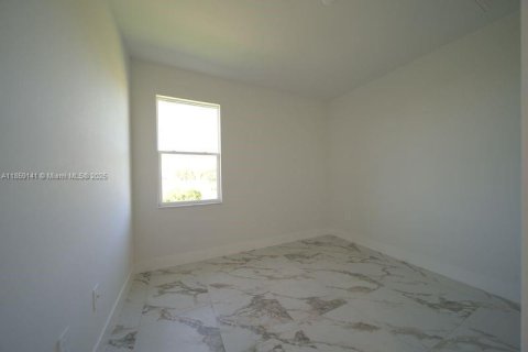 Commercial property in Lehigh Acres, Florida № 1887913 - photo 24