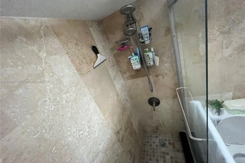 Copropriété à vendre à Miami, Floride: 2 chambres, 125.7 m2 № 1320585 - photo 14