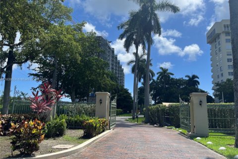 Copropriété à vendre à Miami, Floride: 2 chambres, 125.7 m2 № 1320585 - photo 24