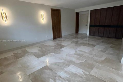 Copropriété à louer à Bay Harbor Islands, Floride: 2 chambres, 109.62 m2 № 1967901 - photo 4