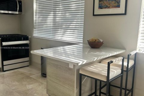 Copropriété à louer à Bay Harbor Islands, Floride: 2 chambres, 109.62 m2 № 1967901 - photo 9