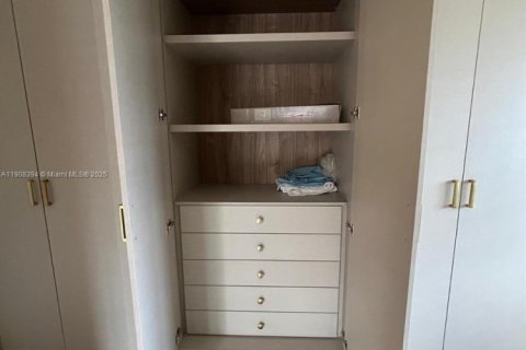 Copropriété à louer à Bay Harbor Islands, Floride: 2 chambres, 109.62 m2 № 1967901 - photo 12