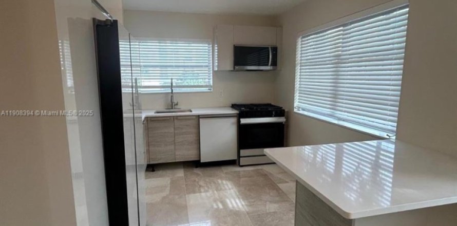 Condo à Bay Harbor Islands, Floride, 2 chambres № 1967901