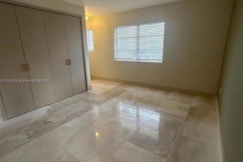 Copropriété à louer à Bay Harbor Islands, Floride: 2 chambres, 109.62 m2 № 1967901 - photo 10