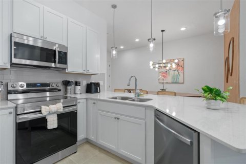 Townhouse in Orlando, Florida 5 bedrooms, 177.07 sq.m. № 2228476 - photo 9