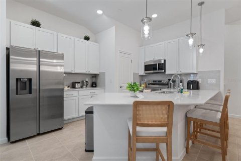 Townhouse in Orlando, Florida 5 bedrooms, 177.07 sq.m. № 2228476 - photo 11