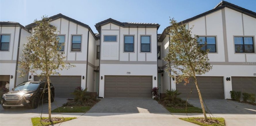 Townhouse in Orlando, Florida 5 bedrooms, 177.07 sq.m. № 2228476