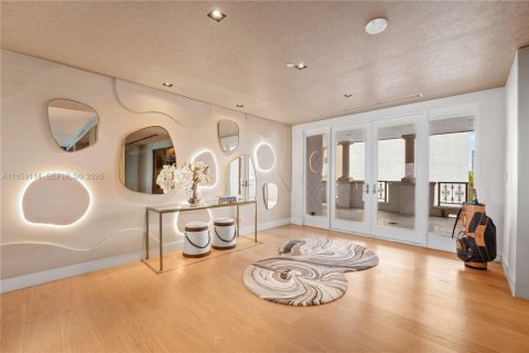 Condo in Miami Beach, Florida, 5 bedrooms  № 2024421 - photo 15
