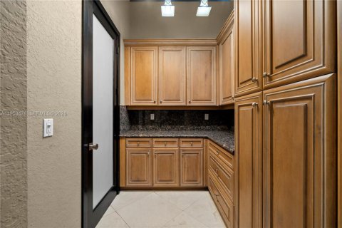 Villa ou maison à louer à Davie, Floride: 6 chambres, 410.07 m2 № 2007689 - photo 22