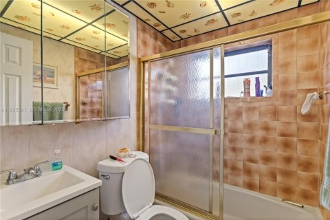 Casa en venta en Hollywood, Florida, 3 dormitorios, 121.7 m2 № 1993739 - foto 17