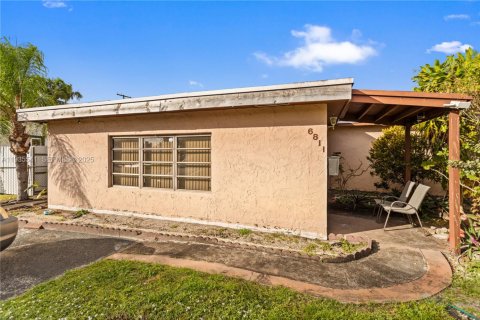 Casa en venta en Hollywood, Florida, 3 dormitorios, 121.7 m2 № 1993739 - foto 2