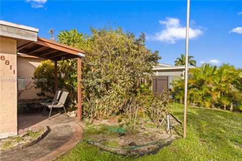 Casa en venta en Hollywood, Florida, 3 dormitorios, 121.7 m2 № 1993739 - foto 4
