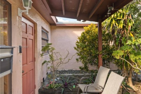 Casa en venta en Hollywood, Florida, 3 dormitorios, 121.7 m2 № 1993739 - foto 3