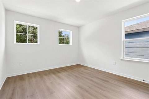 House in Apopka, Florida 4 bedrooms, 230.96 sq.m. № 2123531 - photo 21