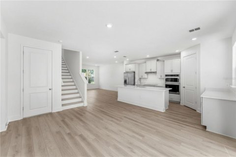 House in Apopka, Florida 4 bedrooms, 230.96 sq.m. № 2123531 - photo 13