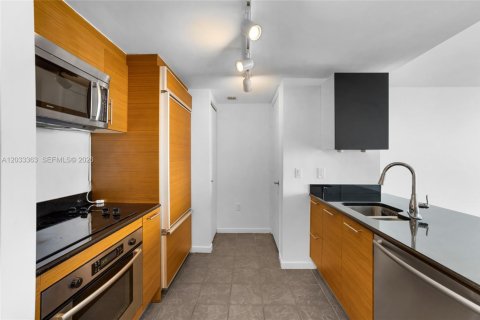 Condo in Miami, Florida, 1 bedroom № 2077459 - photo 10