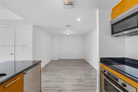 Condo in Miami, Florida, 1 bedroom № 2077459 - photo 13