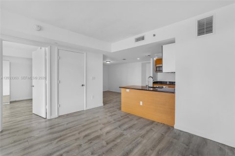 Condo in Miami, Florida, 1 bedroom № 2077459 - photo 16