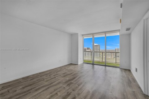 Condo in Miami, Florida, 1 bedroom № 2077459 - photo 7