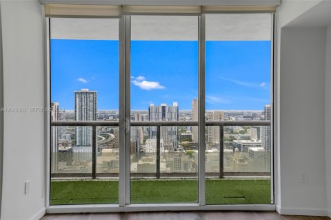 Condo in Miami, Florida, 1 bedroom № 2077459 - photo 4
