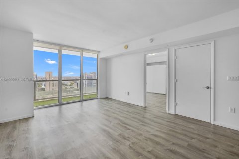 Condo in Miami, Florida, 1 bedroom № 2077459 - photo 15