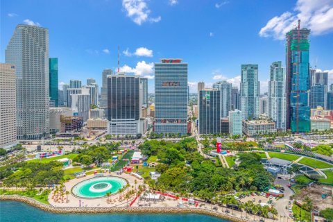 Condo in Miami, Florida, 1 bedroom № 2077459 - photo 14