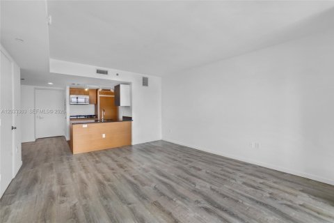 Condo in Miami, Florida, 1 bedroom № 2077459 - photo 18