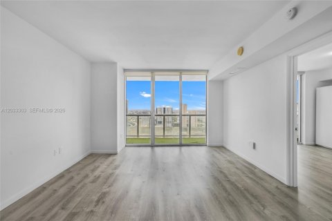 Condo in Miami, Florida, 1 bedroom № 2077459 - photo 2
