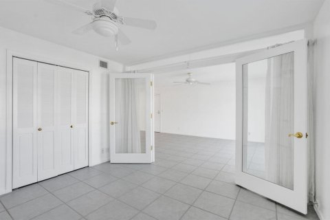 Condo in Fort Lauderdale, Florida, 2 bedrooms  № 2427810 - photo 24