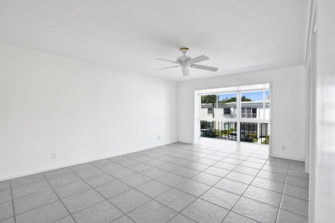 Condo in Fort Lauderdale, Florida, 2 bedrooms  № 2427810 - photo 11