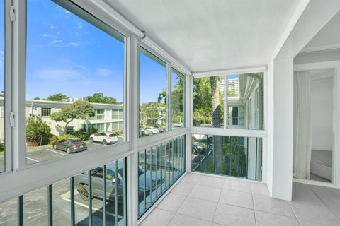 Condo in Fort Lauderdale, Florida, 2 bedrooms  № 2427810 - photo 18