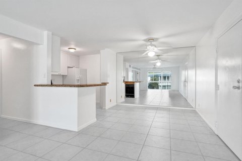 Condo in Fort Lauderdale, Florida, 2 bedrooms  № 2427810 - photo 12