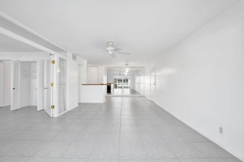 Condo in Fort Lauderdale, Florida, 2 bedrooms  № 2427810 - photo 14