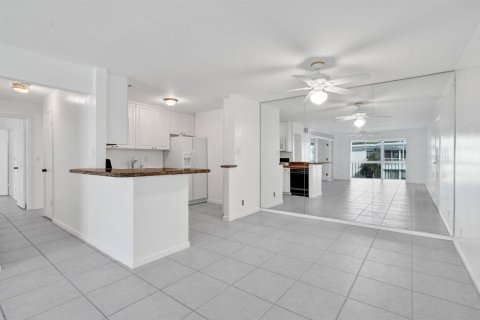 Condo in Fort Lauderdale, Florida, 2 bedrooms  № 2427810 - photo 4