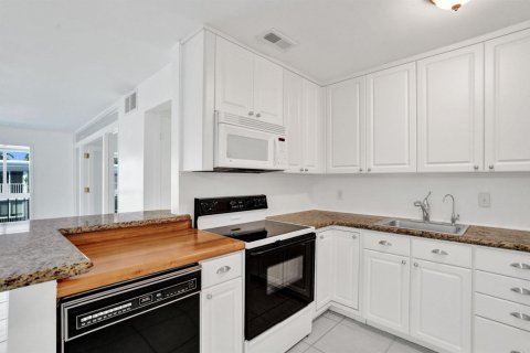 Condo in Fort Lauderdale, Florida, 2 bedrooms  № 2427810 - photo 8