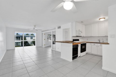 Condo in Fort Lauderdale, Florida, 2 bedrooms  № 2427810 - photo 6