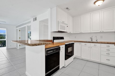 Condo in Fort Lauderdale, Florida, 2 bedrooms  № 2427810 - photo 7