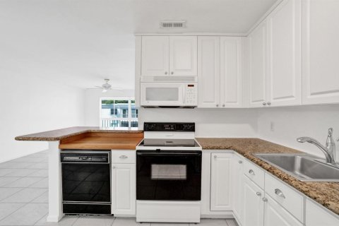 Condo in Fort Lauderdale, Florida, 2 bedrooms  № 2427810 - photo 9