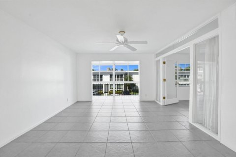 Condo in Fort Lauderdale, Florida, 2 bedrooms  № 2427810 - photo 10