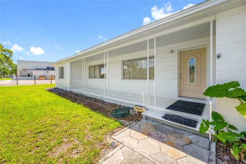 House in Saint Petersburg, Florida 2 bedrooms, 105.54 sq.m. № 2321664