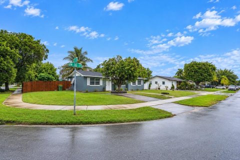 Villa ou maison à vendre à Homestead, Floride: 3 chambres, 115.11 m2 № 2410747 - photo 3