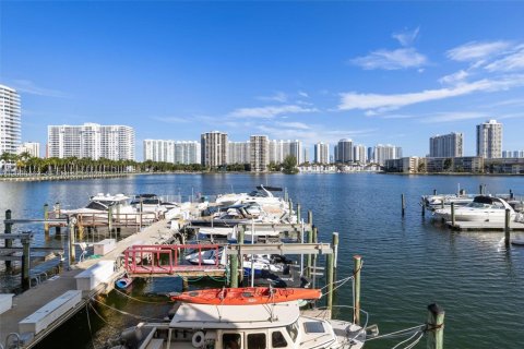 Condo à Aventura, Floride, 2 chambres  № 2072587