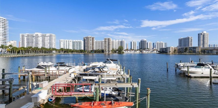 Condo à Aventura, Floride, 2 chambres № 2072587