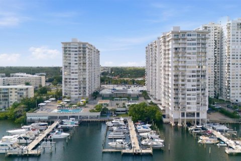 Copropriété à vendre à Aventura, Floride: 2 chambres, 116.22 m2 № 2072587 - photo 22