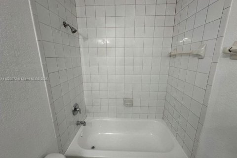 Copropriété à louer à Homestead, Floride: 2 chambres, 86.4 m2 № 1787224 - photo 13