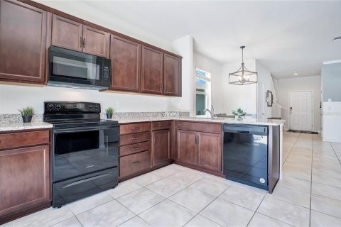 House in Clermont, Florida 4 bedrooms, 202.53 sq.m. № 2321548 - photo 8